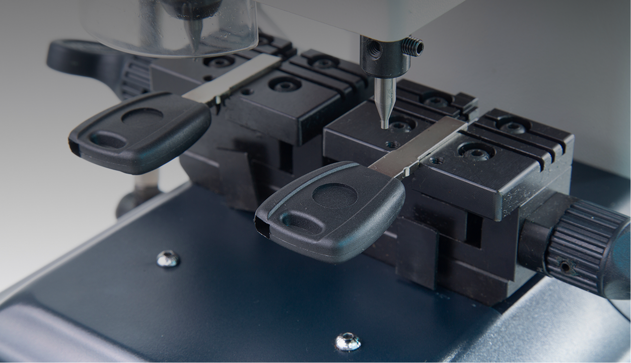 Machine cutting car keys with precision.